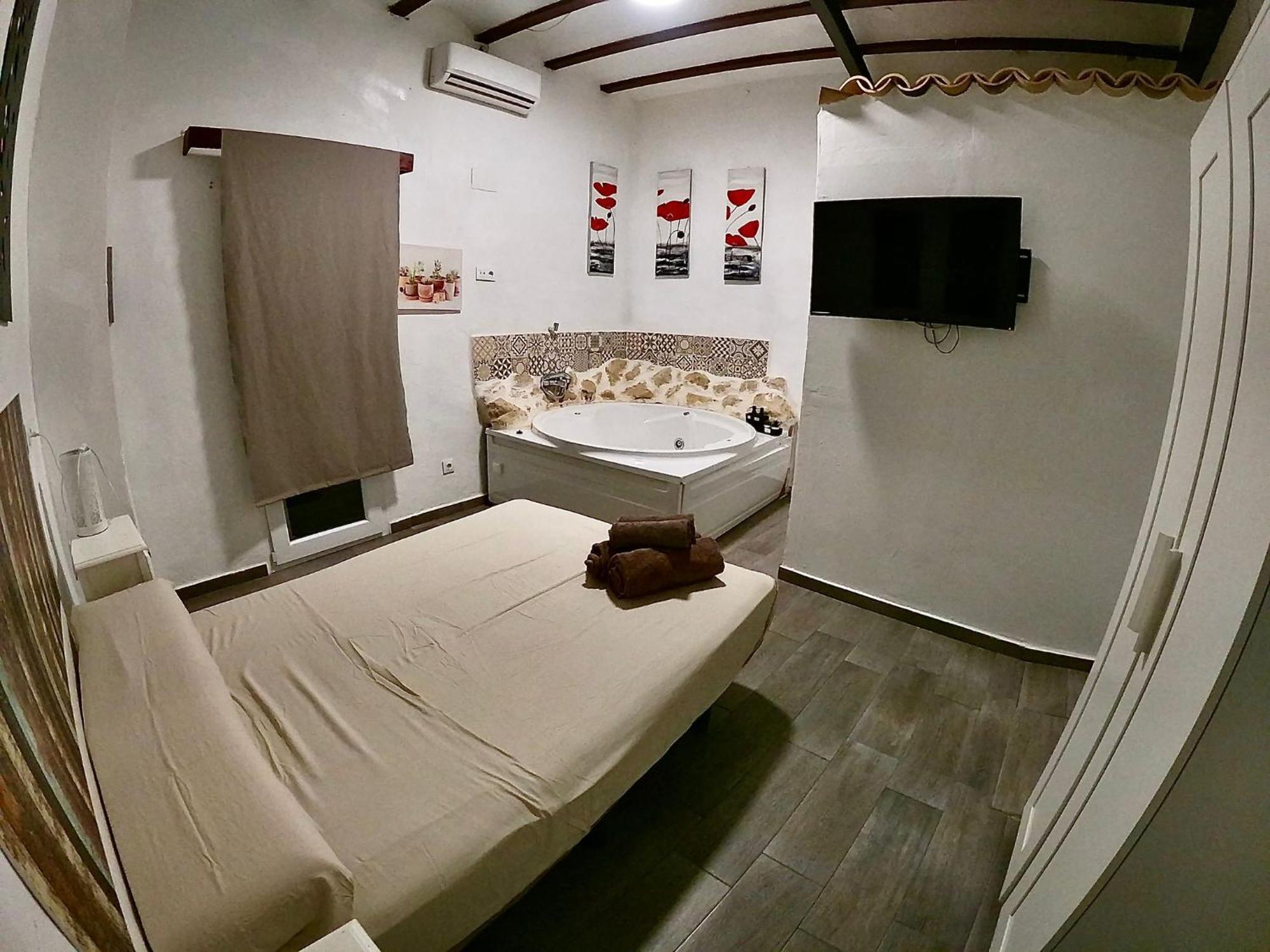 Xàtiva Fortress Jacuzzi Suites المظهر الخارجي الصورة